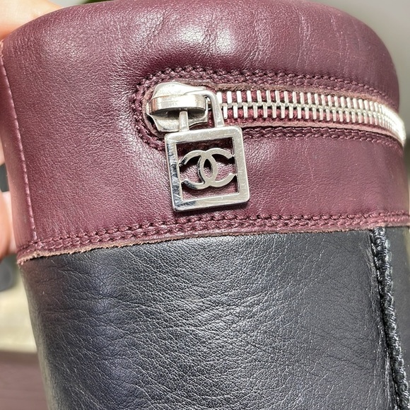 CHANEL BOOTS Black Leather Moto Engineer Italy Interlocking C Burgundy Zip 39.5 - Picture 16 of 16